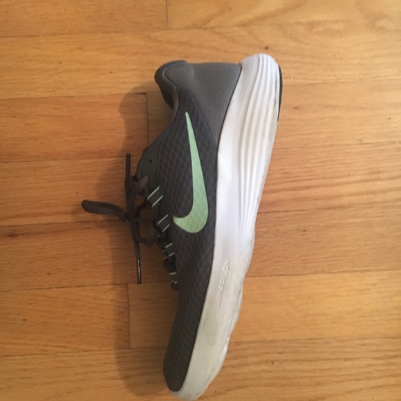 Nike running shoes - Picture 3 of 3